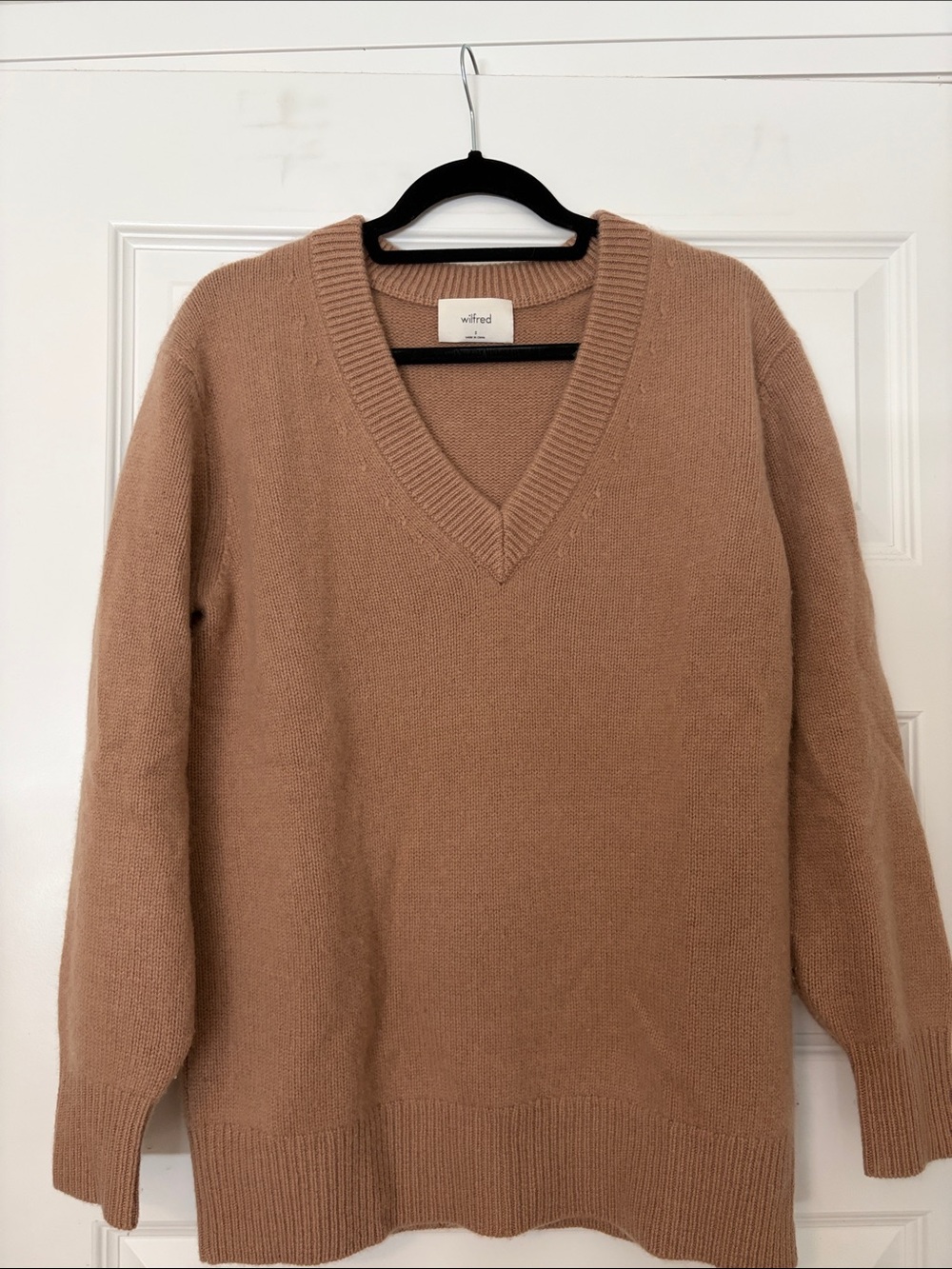 Wilfred V-Neck Cashmere Sweater